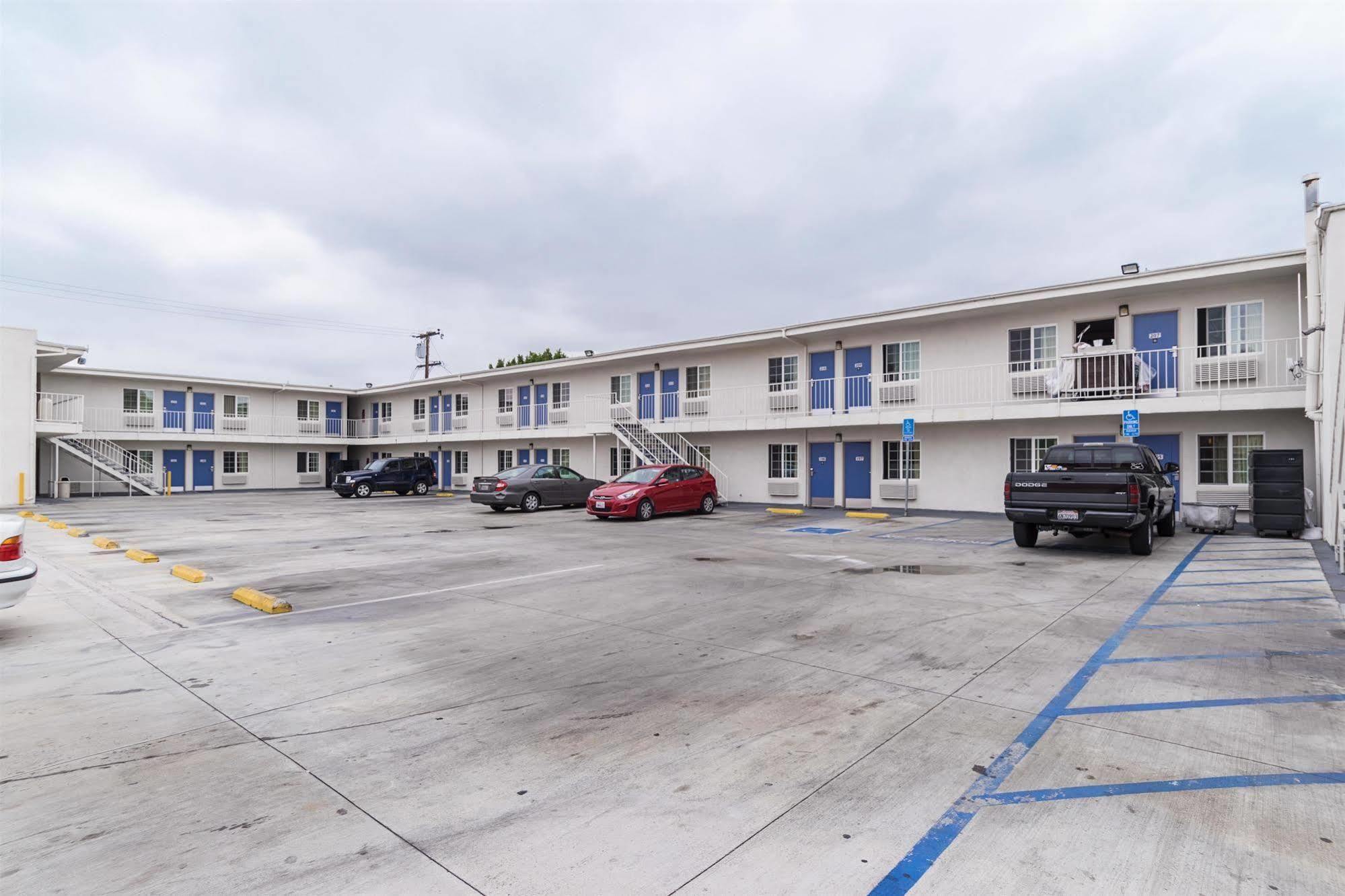 Motel 6-Long Beach, Ca - International City Luaran gambar