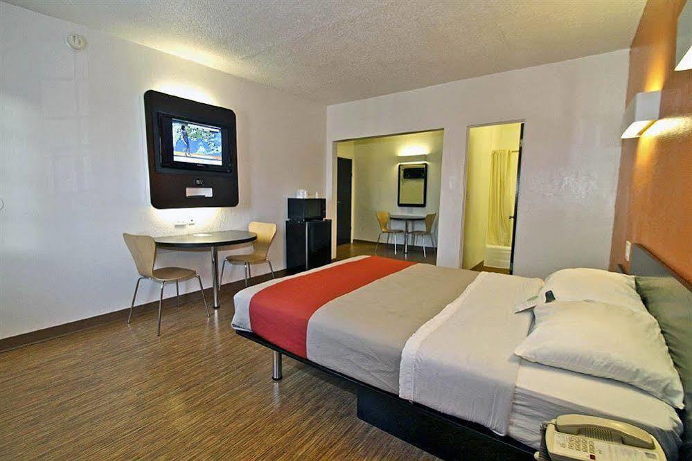 Motel 6-Long Beach, Ca - International City Luaran gambar