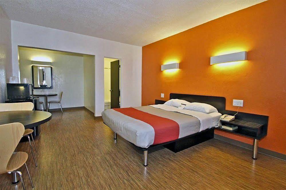 Motel 6-Long Beach, Ca - International City Luaran gambar